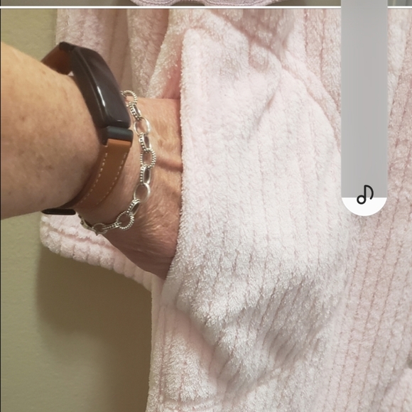 Miss Elaine Robe - Picture 7 of 11